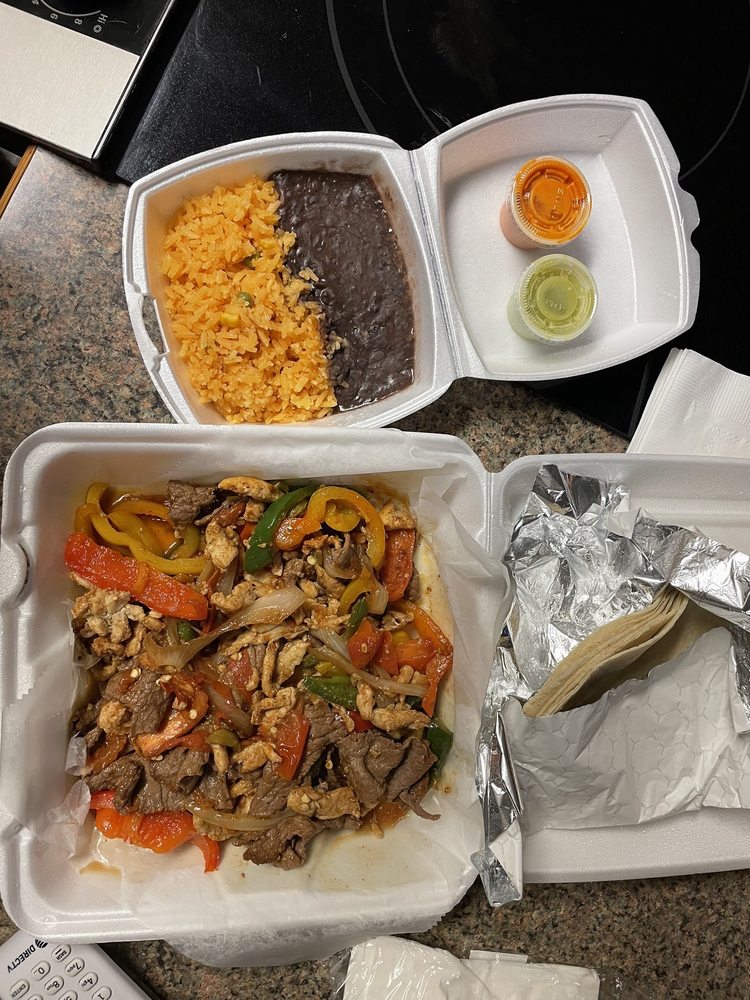 Latino Market & Taqueria El Parientito
