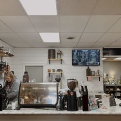 Flower Barrel & Coffeehouse - Coffee bar