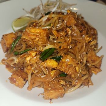 Sake Thai & Sushi Bar - Pad Thai with tofu! - Thai Near Me - Hollywood, Florida Sake Thai & Sushi Bar - Pad Thai with tofu! - Thai Near Me - Hollywood, Florida