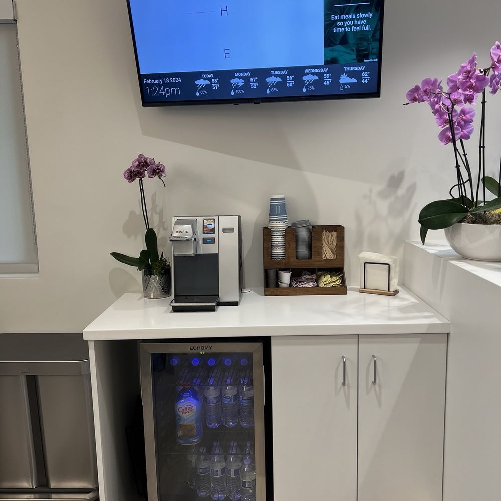 Zai Health - Coffee bar in the waiting room - Urgent Care Near Me - Thousand Oaks, California Zai Health - Coffee bar in the waiting room - Urgent Care Near Me - Thousand Oaks, California