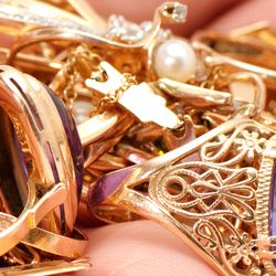 Arizona Diamonds & Gold - We buy or loan cash for any gold/silver jewelry any condition. visit our store for a free estimate.