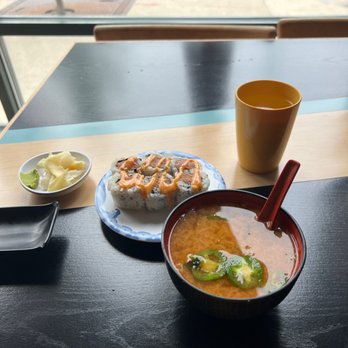 Gorilla Sushi Jefferson Park - Spicy miso soup and Spicy Tuna Roll - Sushi Bars Near Me - Chicago, Illinois