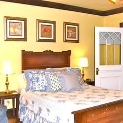 Vacation In Asheville - Dogwood Suite with Queen bed and private bath