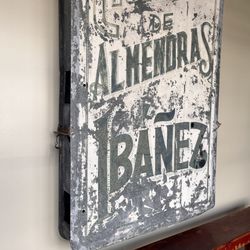 Town and Ranch - Middle between the shop and bar