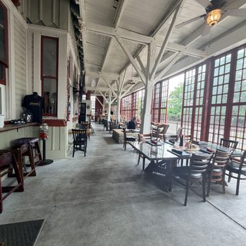Trackside - Patio - American Near Me - Paris, Kentucky
