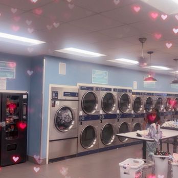 SuperClean Laundromat - Norma was very helpful and kind person she does amazing work with cleanings of the place so you can feel safe that you won't get sick - Laundromat Near Me - Fresno, California