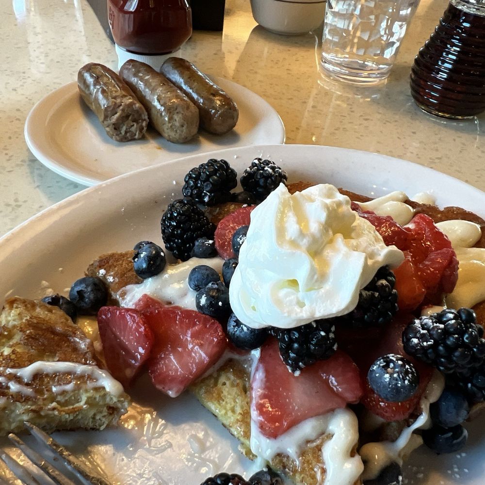 Billy Gail's - Berry French toast side of sausage - American Near Me - Branson, Missouri