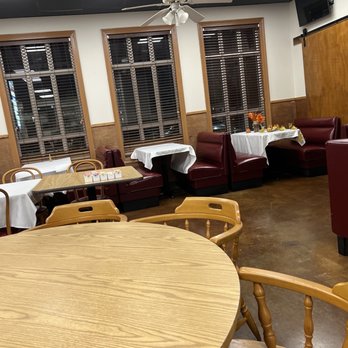 Monte's Steak & Seafood - tables and booths - Seafood Near Me - Byram, Mississippi Monte's Steak & Seafood - tables and booths - Seafood Near Me - Byram, Mississippi