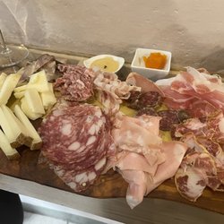 Da I' Mariani - An example of the meat and cheese board.
