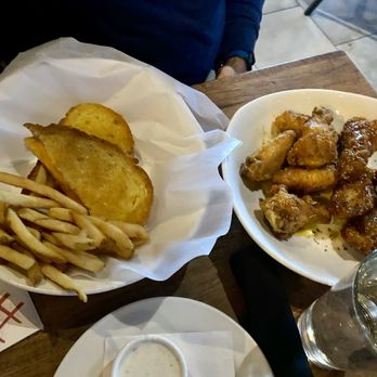 Yard House - Grilled Cheese Sandwich and chicken plate - Bars Near Me - Roseville, California Yard House - Grilled Cheese Sandwich and chicken plate - Bars Near Me - Roseville, California