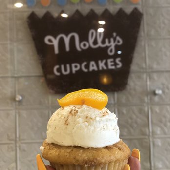 Molly's Cupcakes - Desserts Near Me - Chicago, Illinois