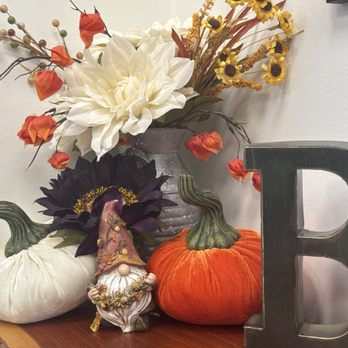 Beanstalk Coffee and Sno - Seasonal decor - Coffee & Tea Near Me - Norman, Oklahoma