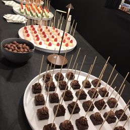 Sq.shaped Brownies, Round shaped Raspberry Cheesecake Sq.shaped Brownies, Round shaped Raspberry Cheesecake
