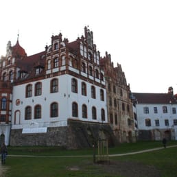 Schloss Basedow - Castles Near Me - Basedow, MV