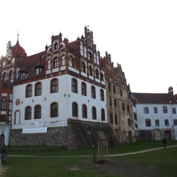 Schloss Basedow - Castles Near Me - Basedow, MV