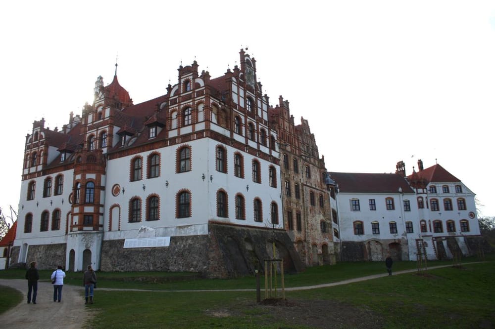 Schloss Basedow - Castles Near Me - Basedow, MV Schloss Basedow - Castles Near Me - Basedow, MV