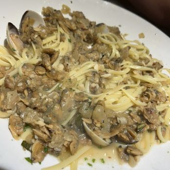 Vincitorios - Linguine Vongole - Italian Near Me - Tempe, Arizona