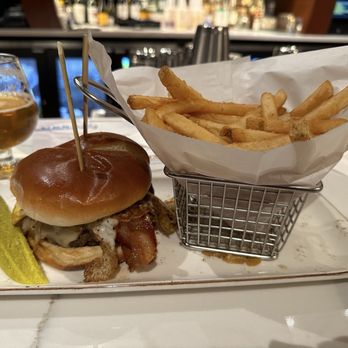 Urban table - Sunrise Burger - American Near Me - Bethlehem, Pennsylvania