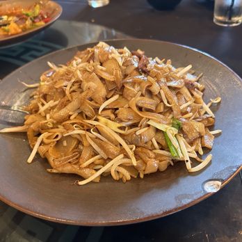 Colette - Sliced beef stir-fried rice noodles! - Breakfast & Brunch Near Me - Pasadena, California