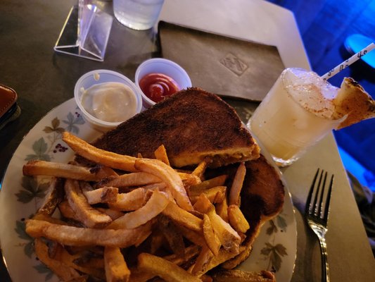 Sonder & Dram by null