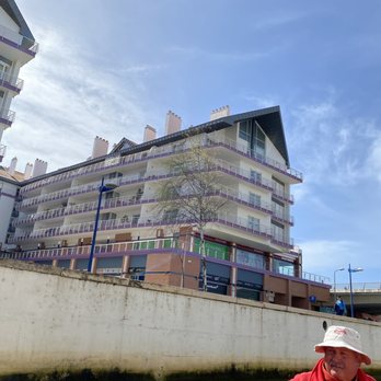 Viva Ria - Building shape like cruise ship - Boat Tours Near Me - Aveiro, 01
