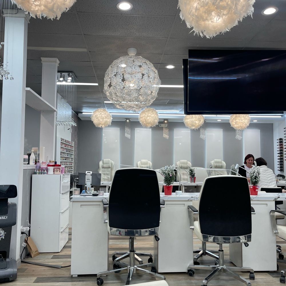 iFancy Nails Lounge & Spa - Interior - Nail Salons Near Me - La Mesa, California