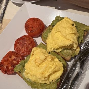 Burger & Hops - Avocado smash with roasted tomatoes - Burgers Near Me - Atlantic City, New Jersey