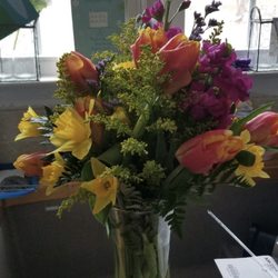 Town & Country Nursery - Bright and cheery bouquet delivery.