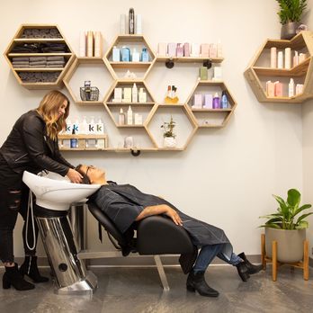 Beige & Mane - Realxing shampoo area - Hair Stylists Near Me - Edmonds, Washington Beige & Mane - Realxing shampoo area - Hair Stylists Near Me - Edmonds, Washington