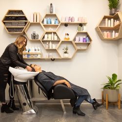 Beige & Mane - Realxing shampoo area