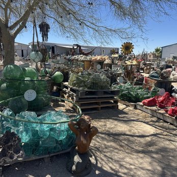 T Rocks - Huge gems and stones! - Arts & Crafts Near Me - Quartzsite, Arizona T Rocks - Huge gems and stones! - Arts & Crafts Near Me - Quartzsite, Arizona