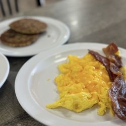 Southern Charm Cafe - Scrambled eggs and bacon