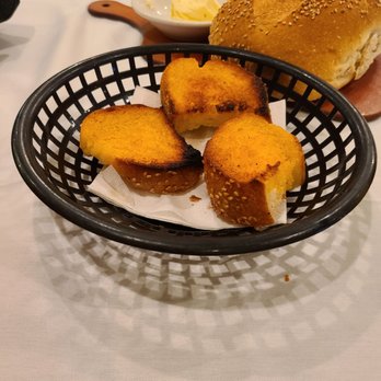 Maplewood Inn - Amazing garlic bread and good old New Jersey bread - Italian Near Me - Hammonton, New Jersey