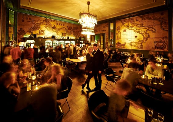 Die Goldene Bar by null