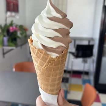 De'Fusion Studio - Soft serve ice cream - Ice Cream & Frozen Yogurt Near Me - Winnipeg, Manitoba De'Fusion Studio - Soft serve ice cream - Ice Cream & Frozen Yogurt Near Me - Winnipeg, Manitoba