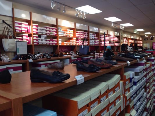 naturalizer shoes outlet near me
