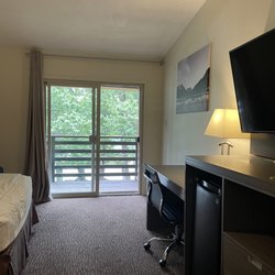 Bayshore Inn Resort & Spa