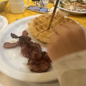 La Chata - Waffles y tocino - Mexican Near Me - Guadalajara, JAL