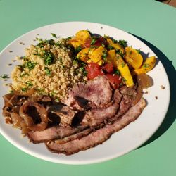 Golden Leaves Vineyard & Winery - Tri tip with summer squash & quinoa