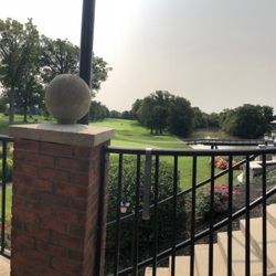 Findlay Country Club - Outdoor seating area