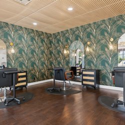 Naomi Wiatt - Bijou salon in Ojai