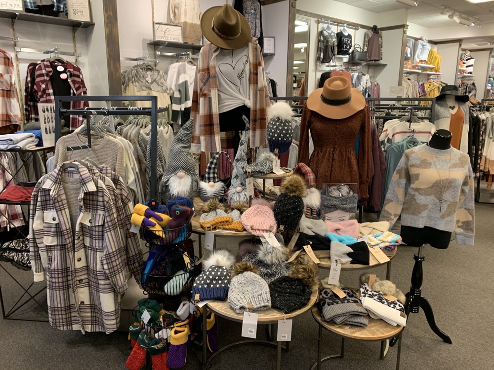 The Charming Lily Boutique, Apple Valley Roadtrippers