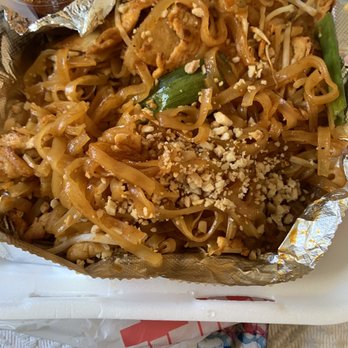 Tantawan Thai Kitchen - Chicken pad thai - Thai Near Me - Rosemead, California Tantawan Thai Kitchen - Chicken pad thai - Thai Near Me - Rosemead, California