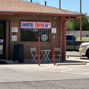 Royal Road Market - Front entrance - Grocery Near Me - Nogales, Arizona