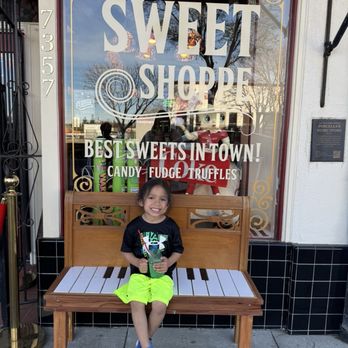 Savvy's Downtown Sweets - Ice Cream & Frozen Yogurt Near Me - Gilroy, California Savvy's Downtown Sweets - Ice Cream & Frozen Yogurt Near Me - Gilroy, California