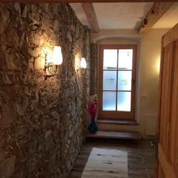 Kaffeehaus - Die Bohne Tirols - Ganz nah an der Burg sieht man innen noch die Mauer - Cafes Near Me - Kufstein, 7 Kaffeehaus - Die Bohne Tirols - Ganz nah an der Burg sieht man innen noch die Mauer - Cafes Near Me - Kufstein, 7