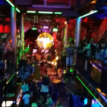El Squid Roe - Packed on Saturday night - Dance Clubs Near Me - Cabo San Lucas, BCS El Squid Roe - Packed on Saturday night - Dance Clubs Near Me - Cabo San Lucas, BCS