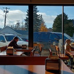 Oregon City Brewing Company - Nice seating, both indoors and out