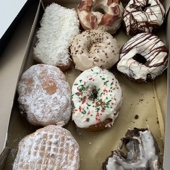 DeEtta's Bakery - Could not taste the coconut in long johns. - Bakeries Near Me - Naperville, Illinois DeEtta's Bakery - Could not taste the coconut in long johns. - Bakeries Near Me - Naperville, Illinois