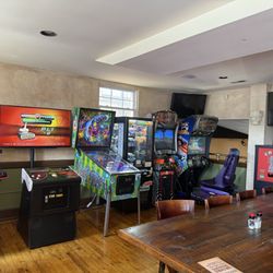 Macado's - Arcade area upstairs, and a change machine to boot!